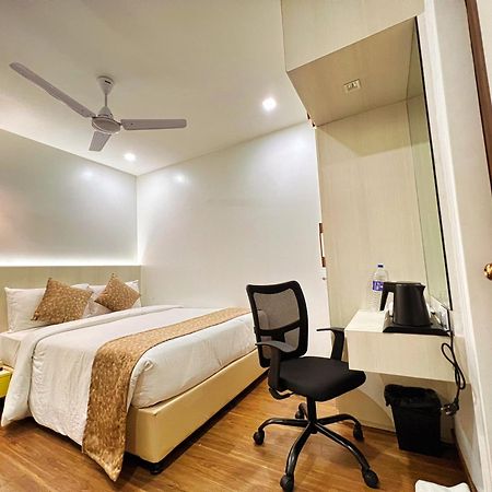 White House By Maxxvalue Service Apartments Bandra 뭄바이 외부 사진