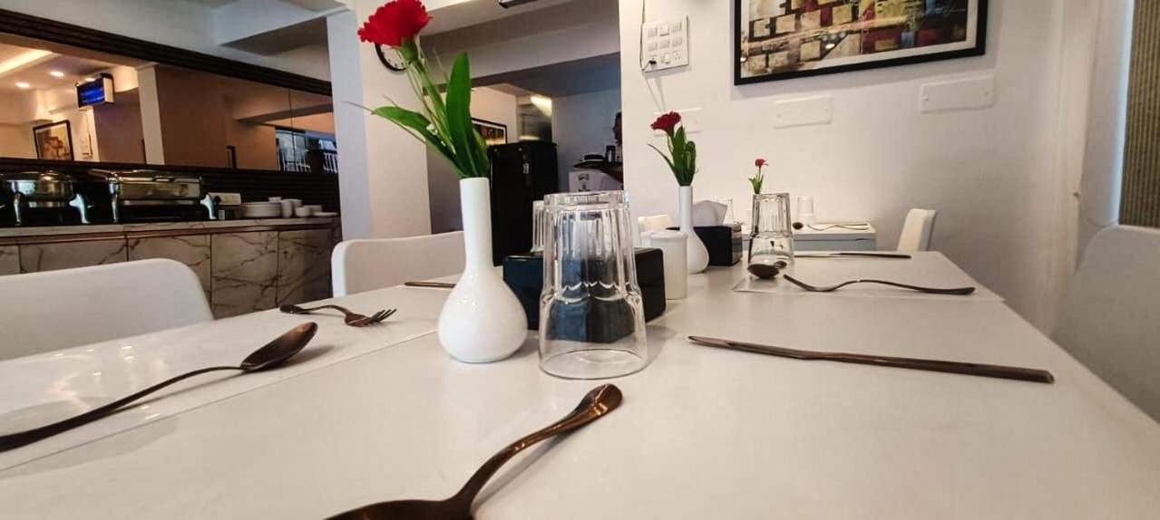 White House By Maxxvalue Service Apartments Bandra 뭄바이 외부 사진