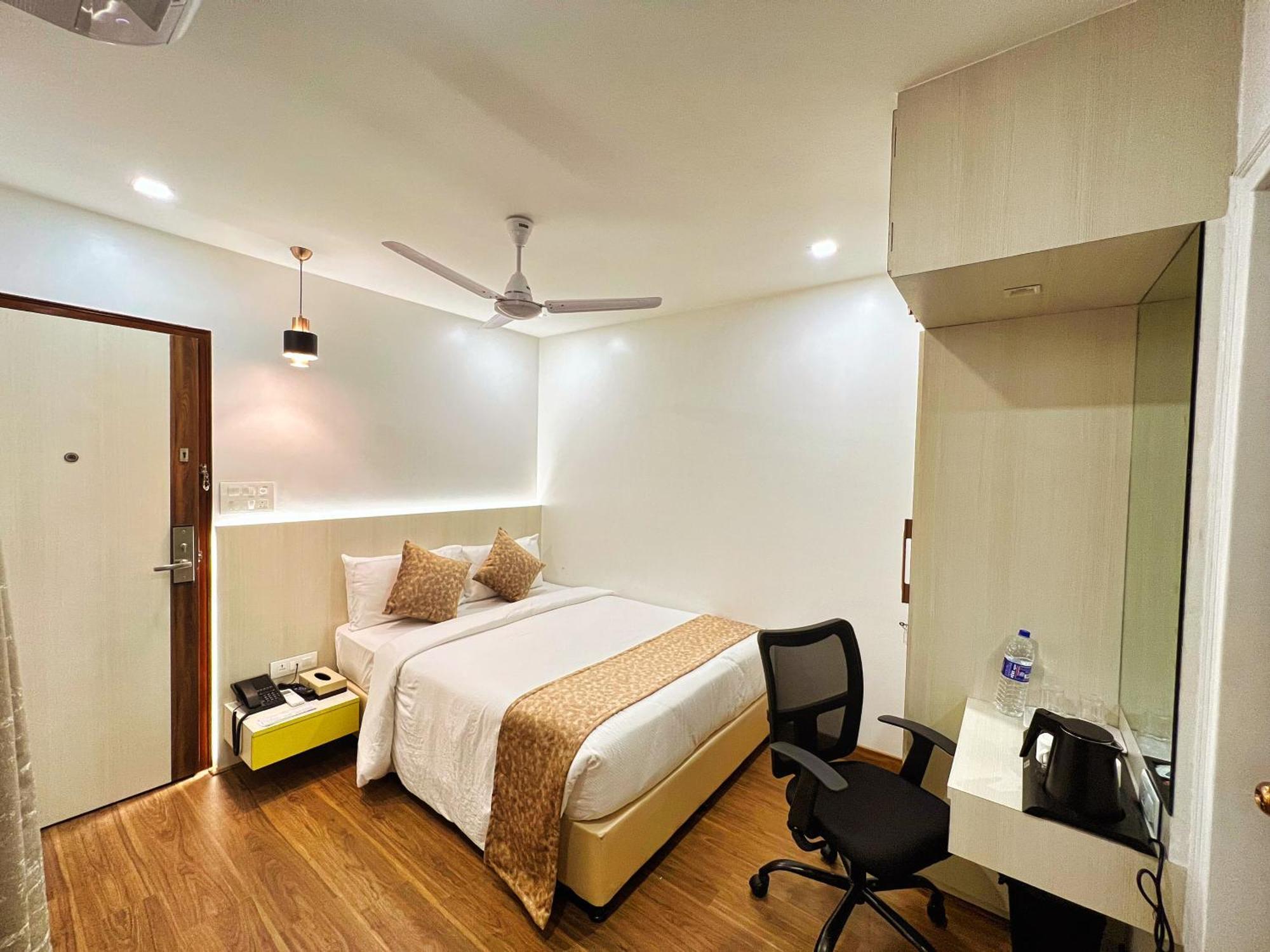 White House By Maxxvalue Service Apartments Bandra 뭄바이 외부 사진